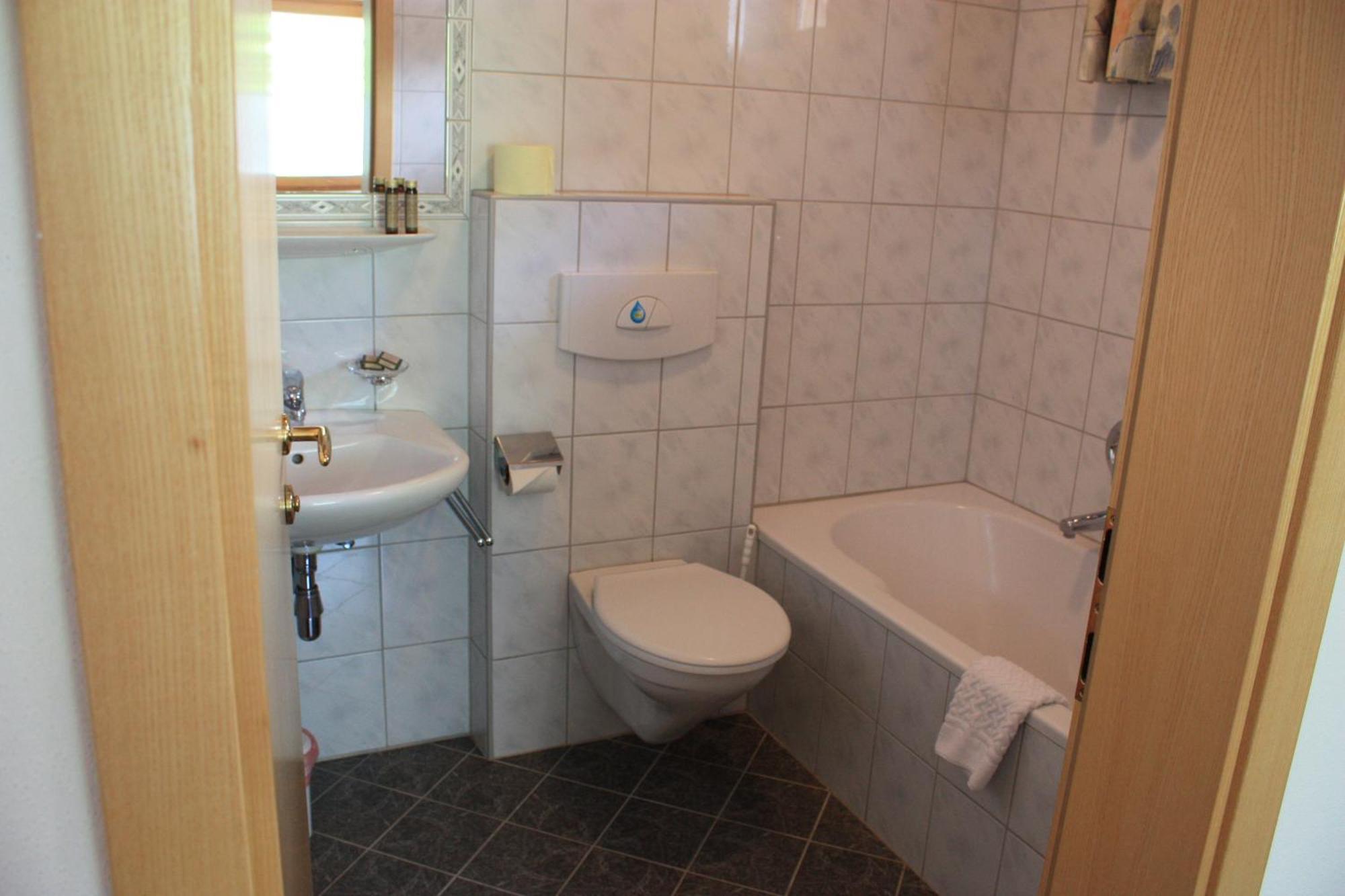 Gasthof Haus Sattelkopf 2*