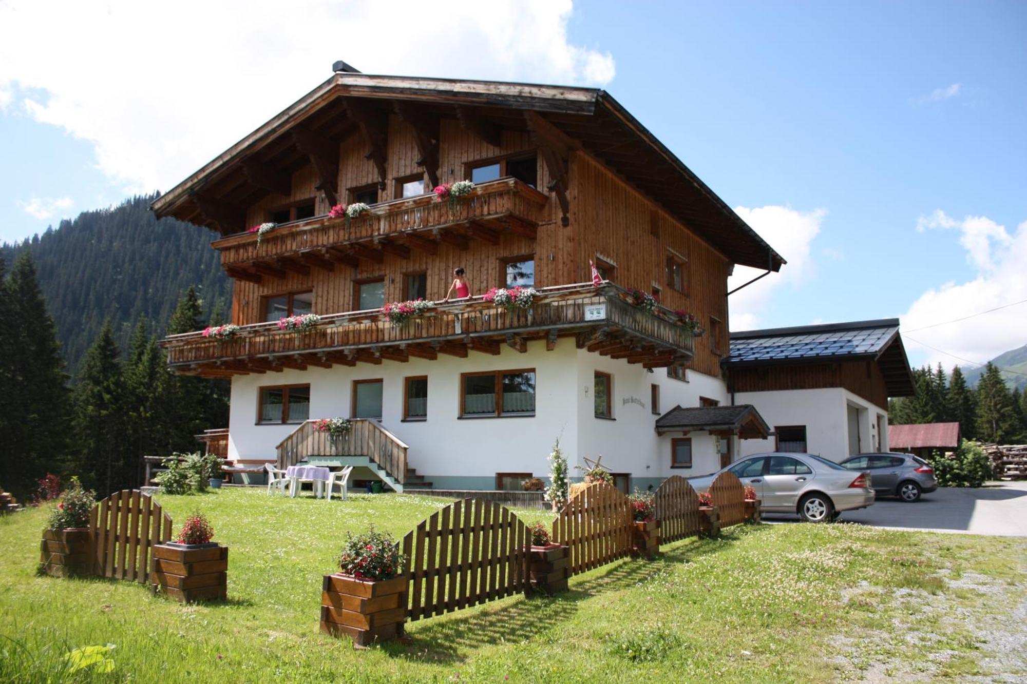 Gasthof Haus Sattelkopf 2*