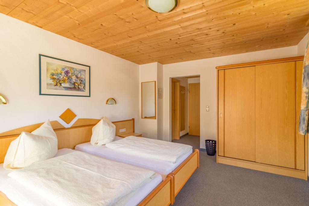 Gasthof Haus Sattelkopf 2*